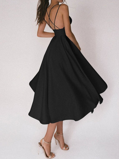 Julitta | Elegancka sukienka na ramiączkach z dekoltem w serek